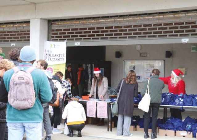 Noël solidaire - Campus de Bayonne - ©Martial Sourrouille