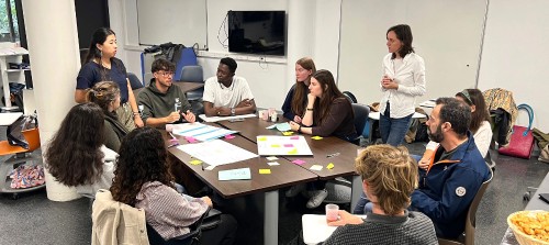 Atelier collaboratif réunissant étudiants, enseignants et personnels administratifs. Crédit photo : Jérémie Reynaud Atelier collaboratif réunissant étudiants, enseignants et personnels administratifs. Crédit photo : Jérémie Reynaud